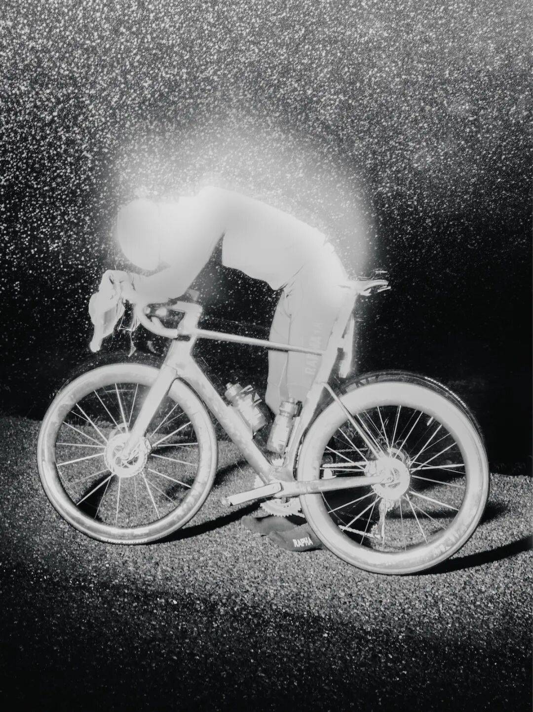 全新Rapha Pro Team Shadow:专为严苛的比赛与训练环境打造