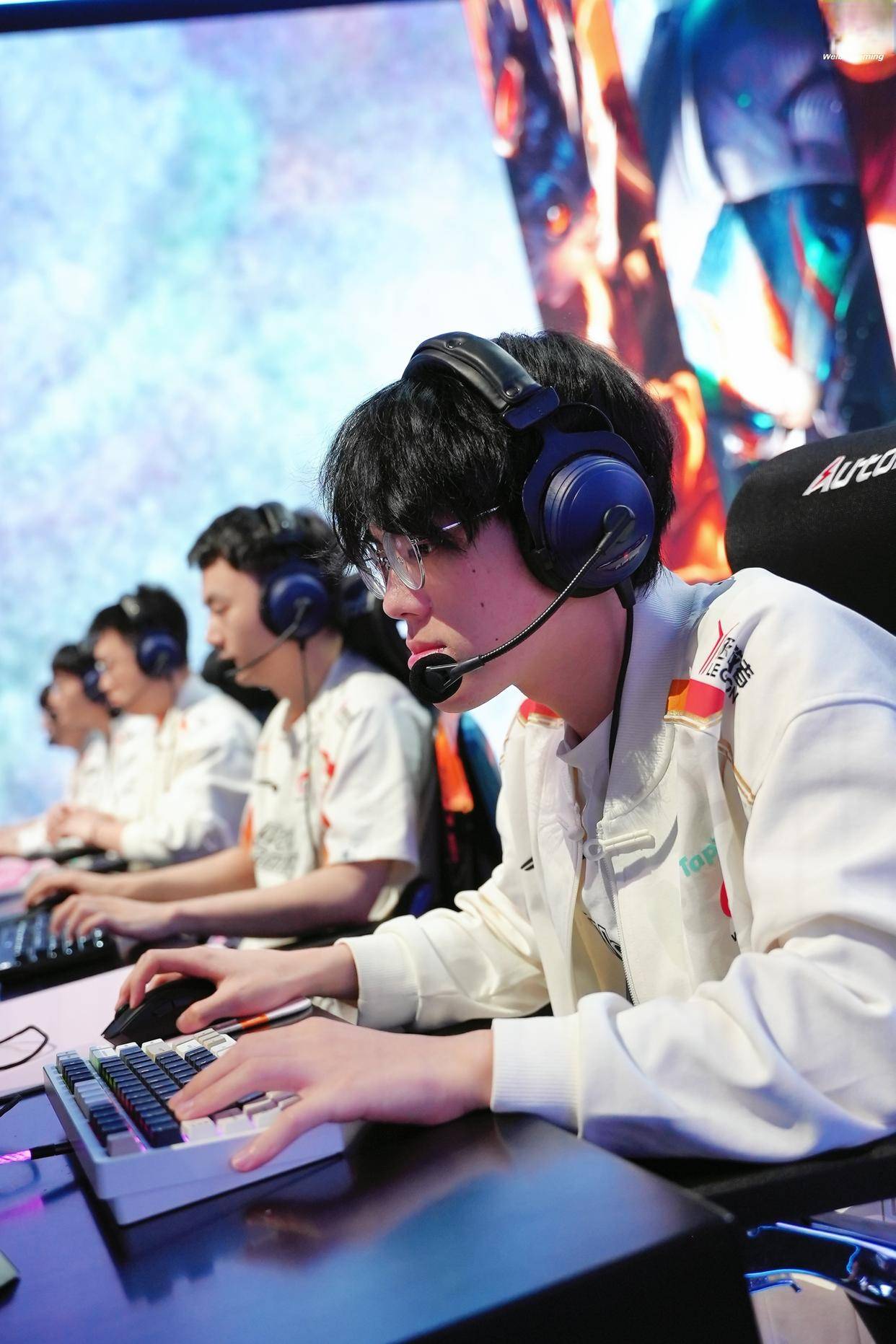 LOL主播集体遭遇瓶颈期!UZI感叹直播没人看:要是卢本伟还在就好了